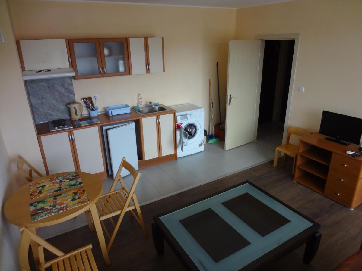 Apartment Lazur By The Sea Ravda Exteriör bild