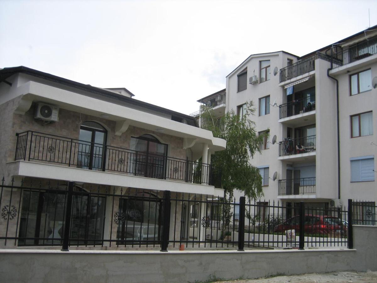 Apartment Lazur By The Sea Ravda Exteriör bild